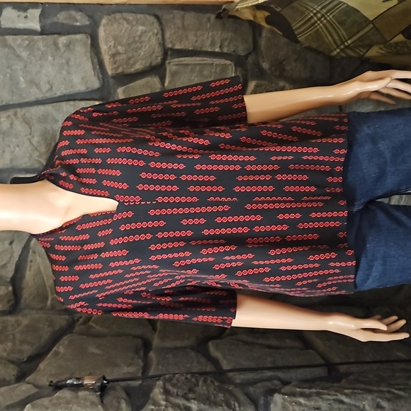 Madison Black Red Chain Link 1/4 Sleeve Blouse - Picture 2 of 7